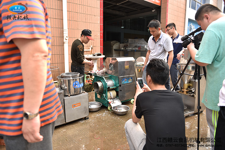 湖北客戶試機(jī)體驗(yàn)魚(yú)丸加工成套設(shè)備